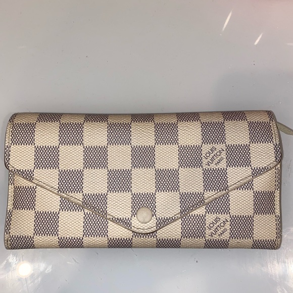 LV Speedy 30 and matching Sarah wallet. Both authentic 9/10 condition. Brand new - Picture 3 of 7